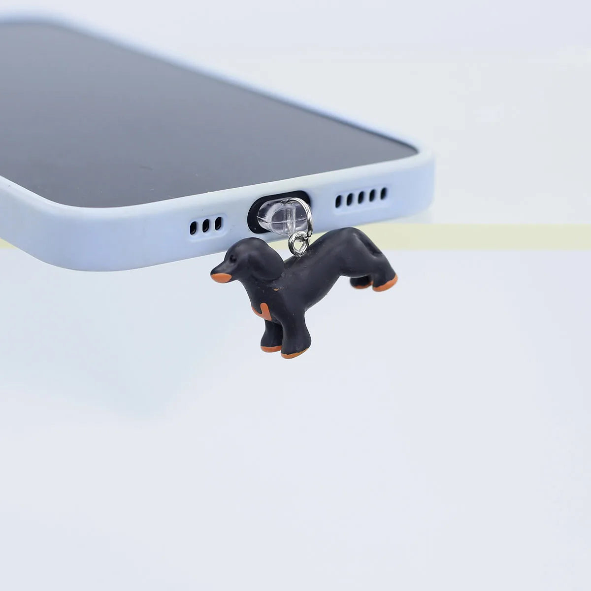 A Three-Dimensional Sausage Dog Resin Phone Dust Plug Hanging Accessory Decoration For Iphone 17 Type-C Port Pendant Lanyard