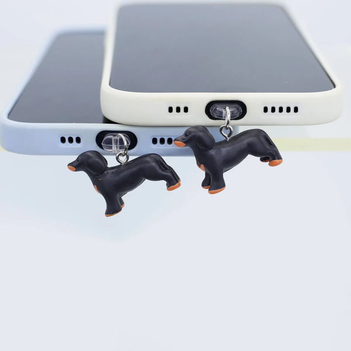A Three-Dimensional Sausage Dog Resin Phone Dust Plug Hanging Accessory Decoration For Iphone 17 Type-C Port Pendant Lanyard